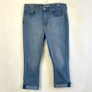 Levi’s Signature Women’s Cuffed Midrise Capri Stretchy Jeans / Size 10
